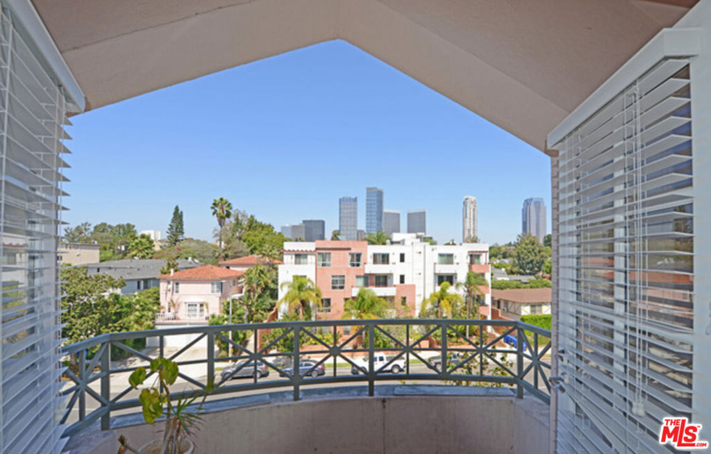 2015 S Beverly Glen Boulevard 402 Property Photo 1