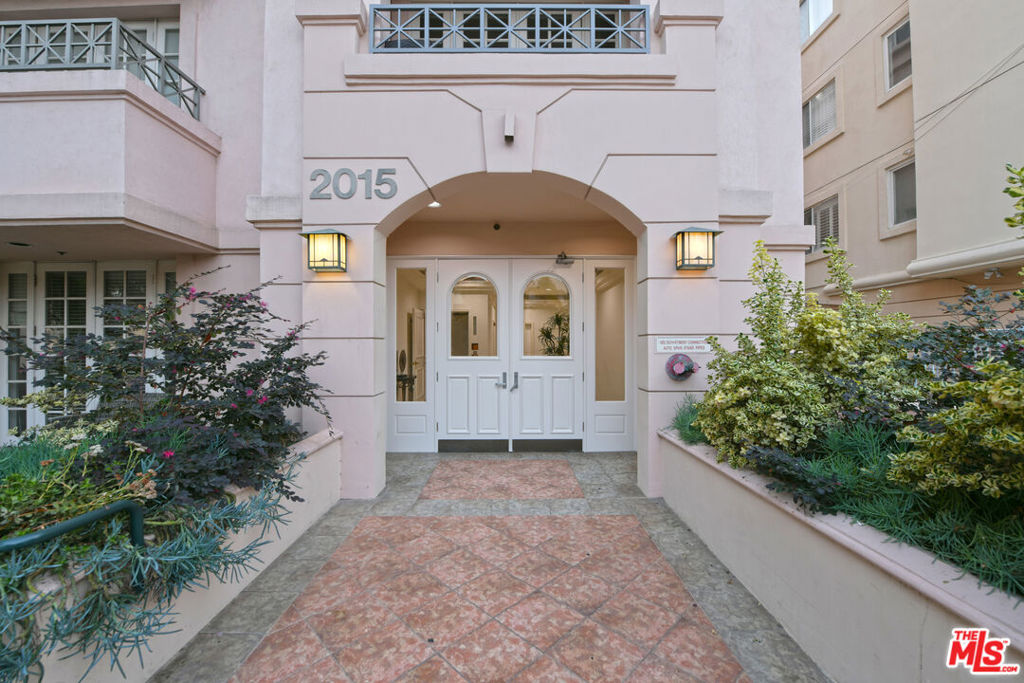 2015 S Beverly Glen Boulevard 402 Property Photo 3