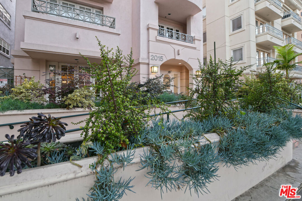 2015 S Beverly Glen Boulevard 402 Property Photo 4