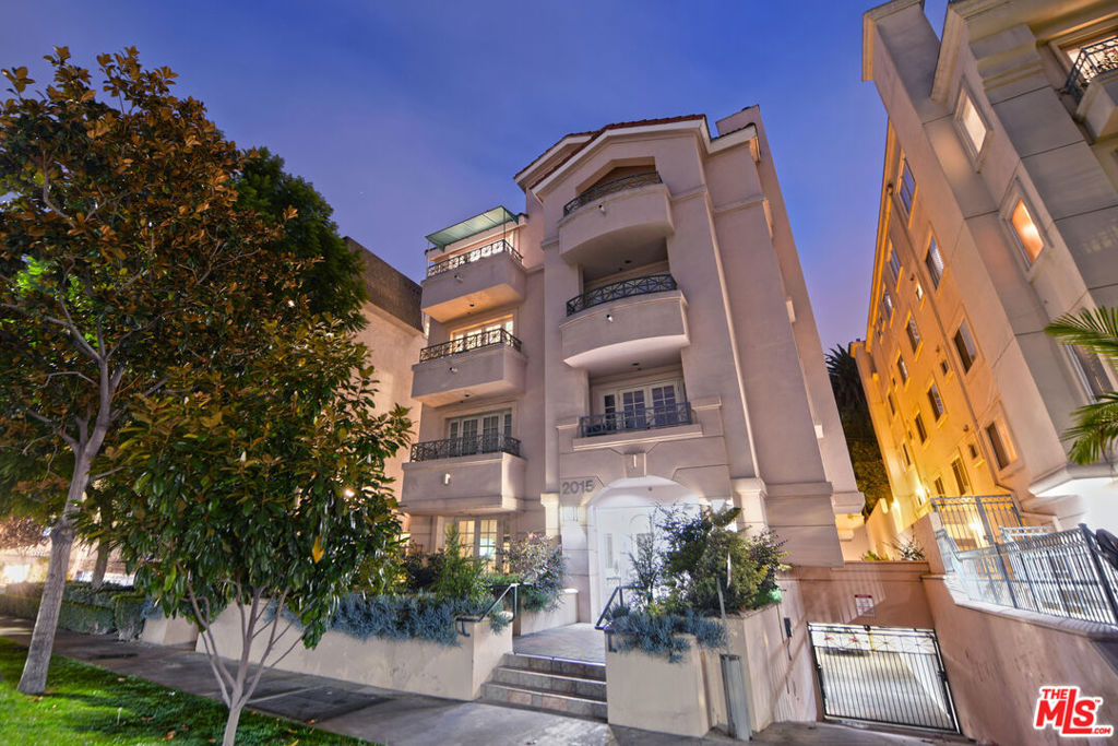 2015 S Beverly Glen Boulevard 402 Property Photo 5