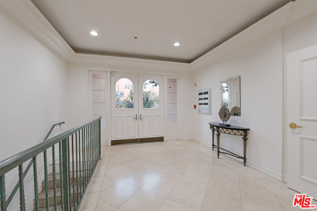 2015 S Beverly Glen Boulevard 402 Property Photo 7