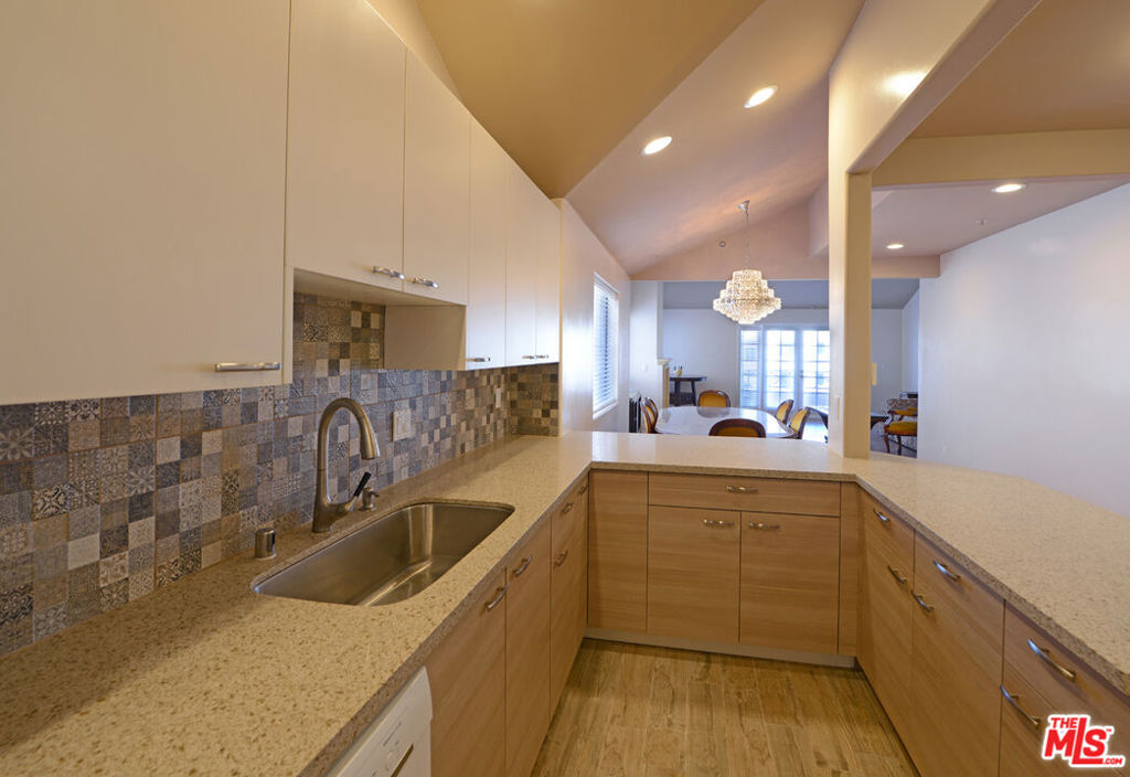 2015 S Beverly Glen Boulevard 402 Property Photo 10