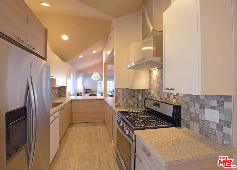 2015 S Beverly Glen Boulevard 402 Property Photo 11