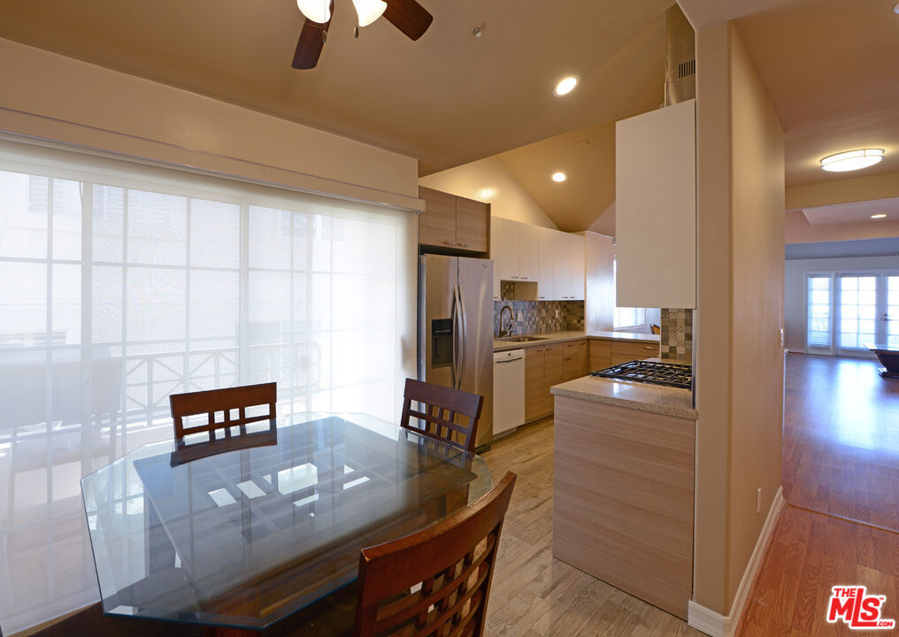 2015 S Beverly Glen Boulevard 402 Property Photo 13
