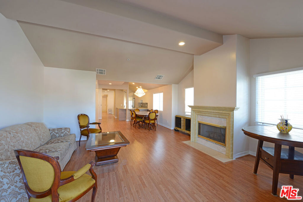 2015 S Beverly Glen Boulevard 402 Property Photo 15
