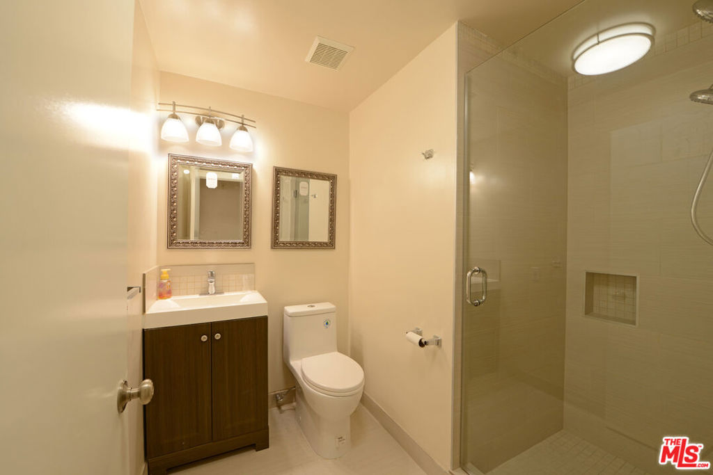 2015 S Beverly Glen Boulevard 402 Property Photo 19