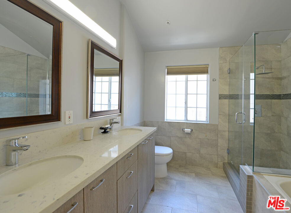 2015 S Beverly Glen Boulevard 402 Property Photo 20