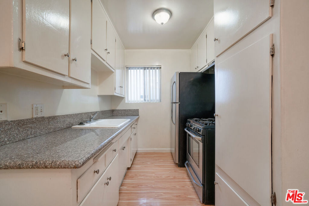 1943 Overland Avenue 3 Property Photo 6