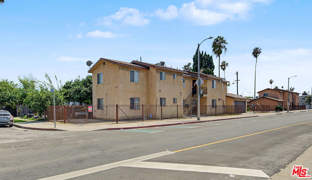 7704 S Grand Avenue Property Photo 1