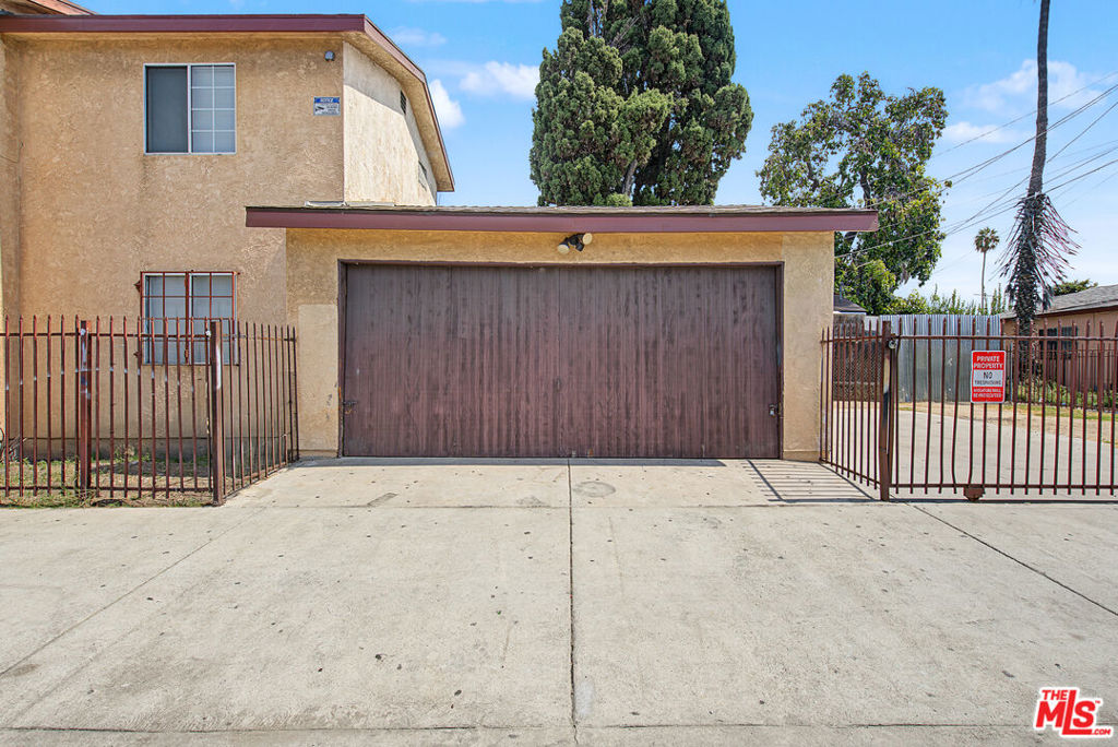 7704 S Grand Avenue Property Photo 6