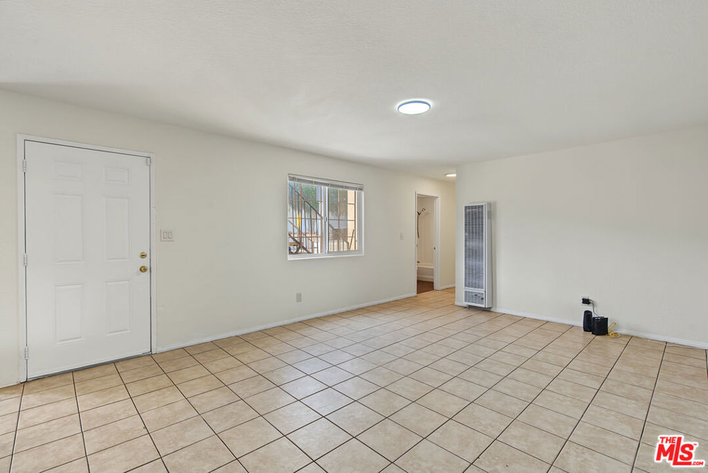 7704 S Grand Avenue Property Photo 8