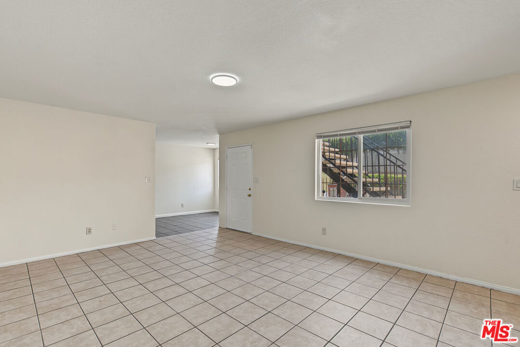 7704 S Grand Avenue Property Photo 9