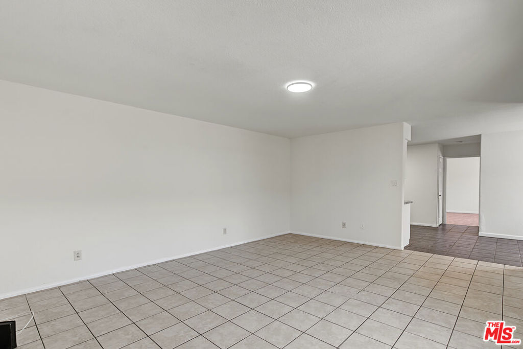 7704 S Grand Avenue Property Photo 11