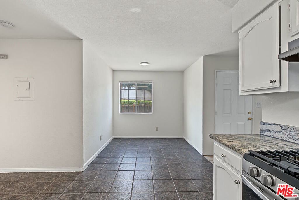 7704 S Grand Avenue Property Photo 15