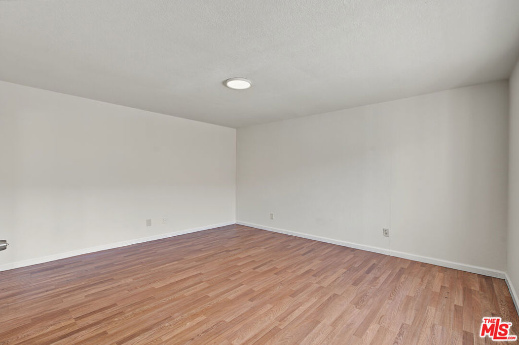 7704 S Grand Avenue Property Photo 16