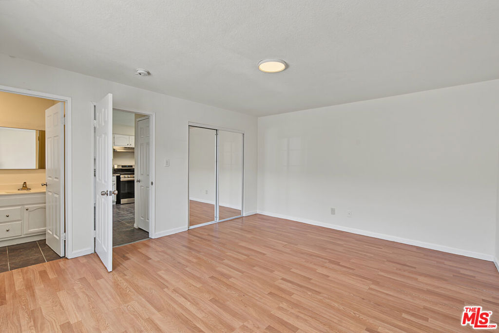 7704 S Grand Avenue Property Photo 17