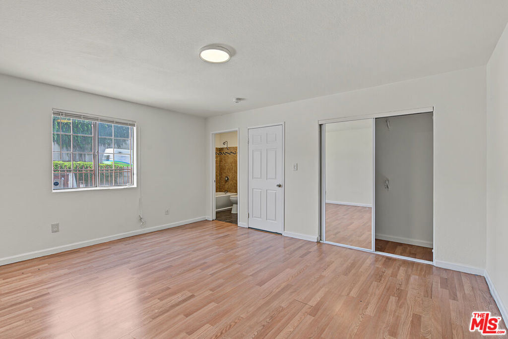 7704 S Grand Avenue Property Photo 18