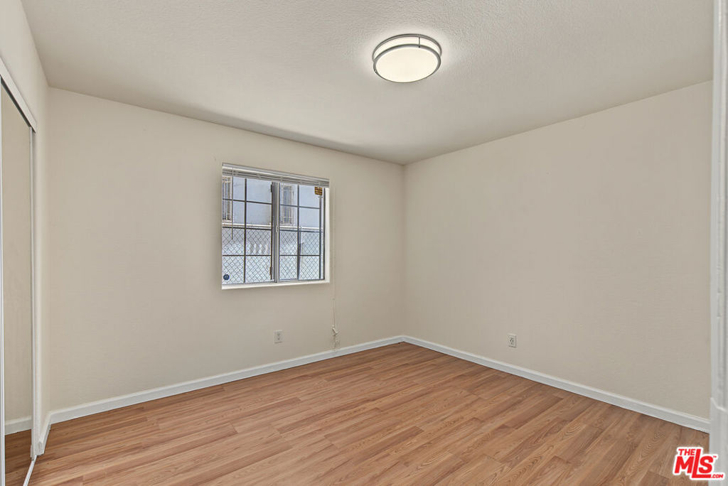 7704 S Grand Avenue Property Photo 20