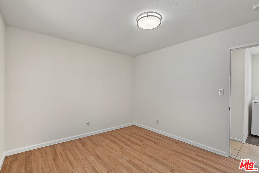 7704 S Grand Avenue Property Photo 22