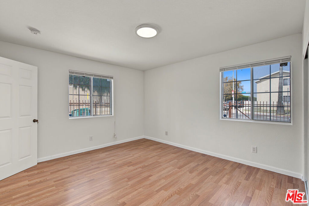 7704 S Grand Avenue Property Photo 27