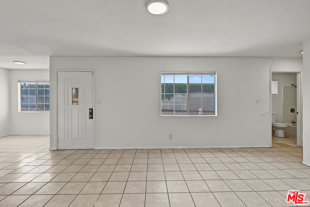 7704 S Grand Avenue Property Photo 28