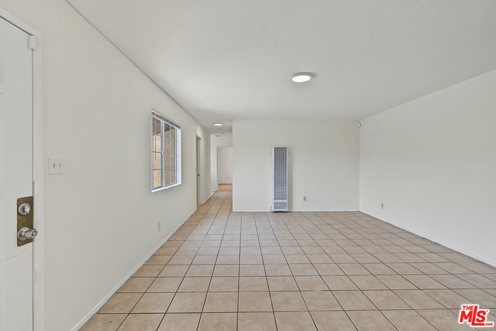 7704 S Grand Avenue Property Photo 29