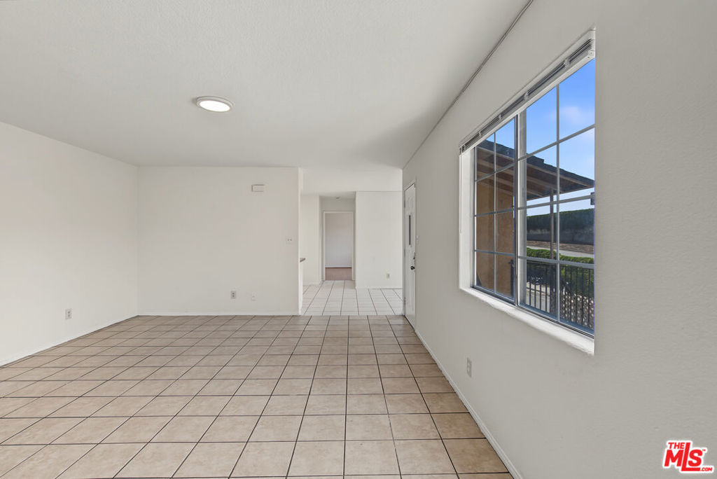 7704 S Grand Avenue Property Photo 30
