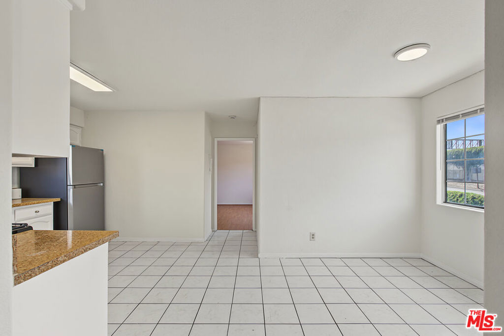 7704 S Grand Avenue Property Photo 31