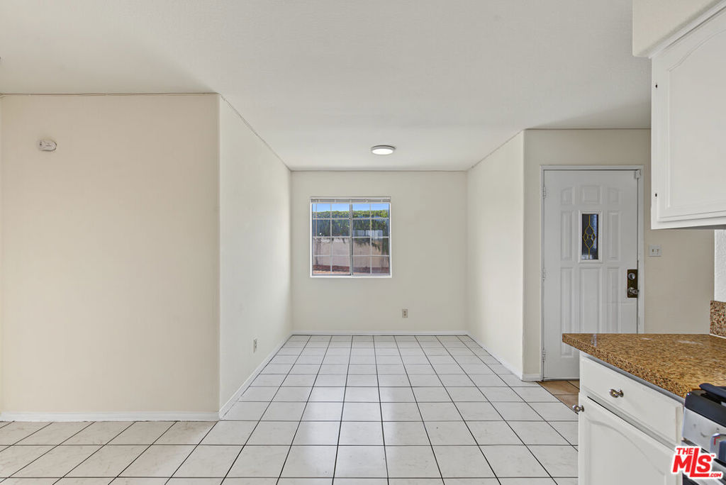 7704 S Grand Avenue Property Photo 32