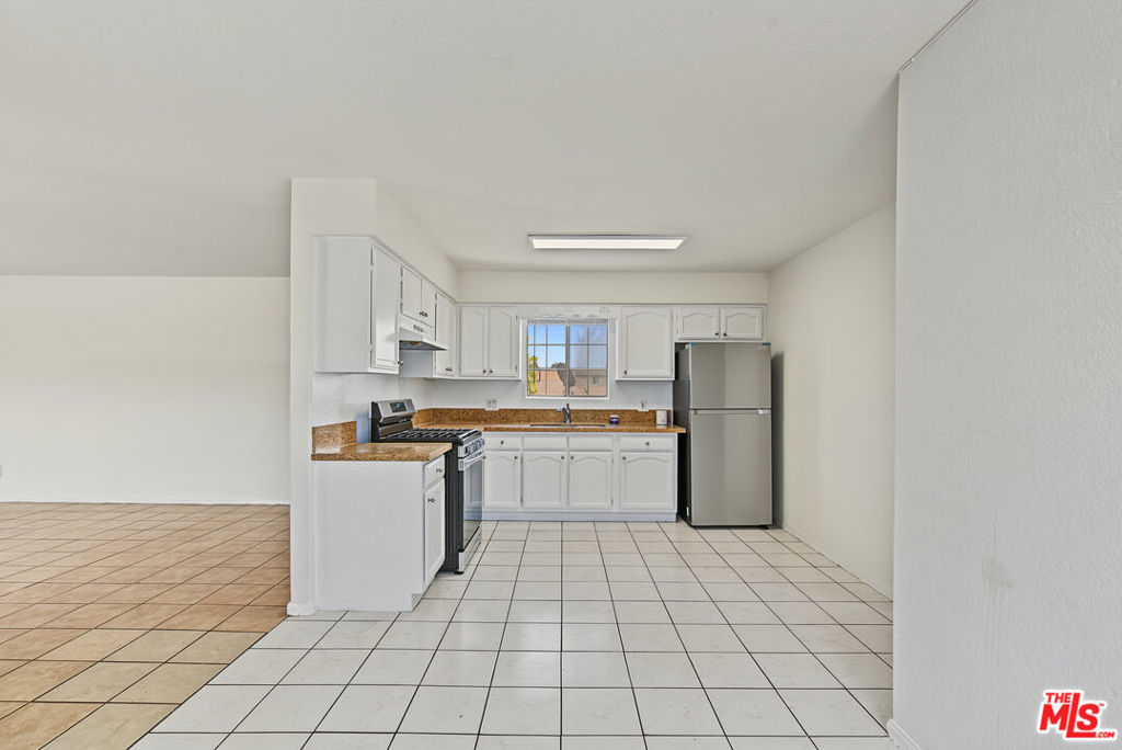7704 S Grand Avenue Property Photo 33