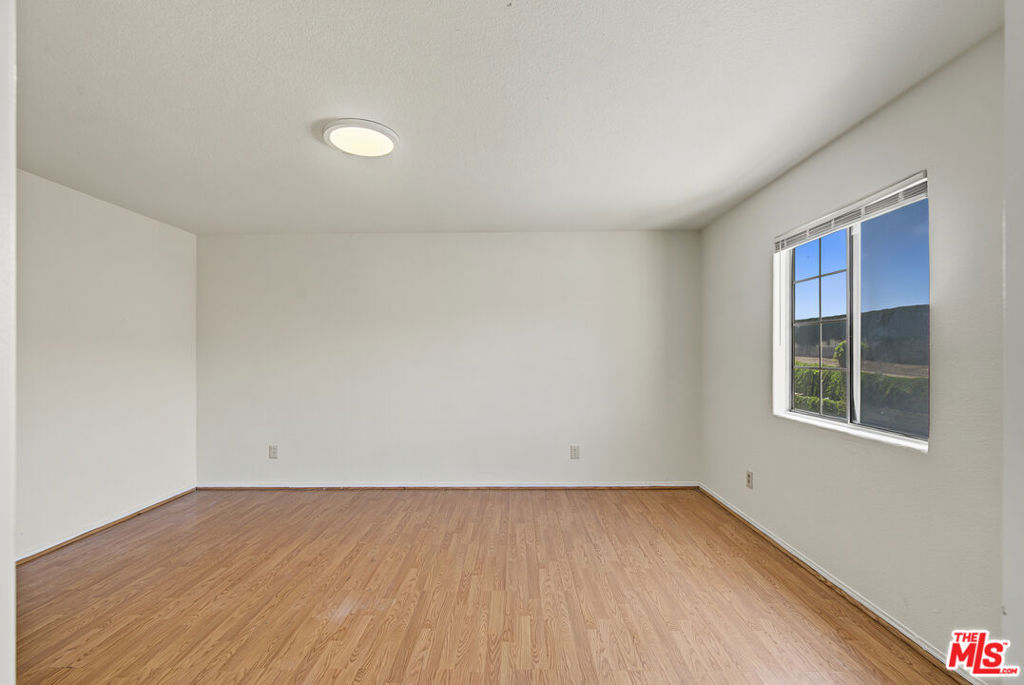 7704 S Grand Avenue Property Photo 35