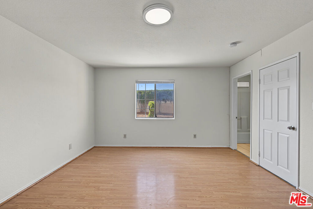 7704 S Grand Avenue Property Photo 37