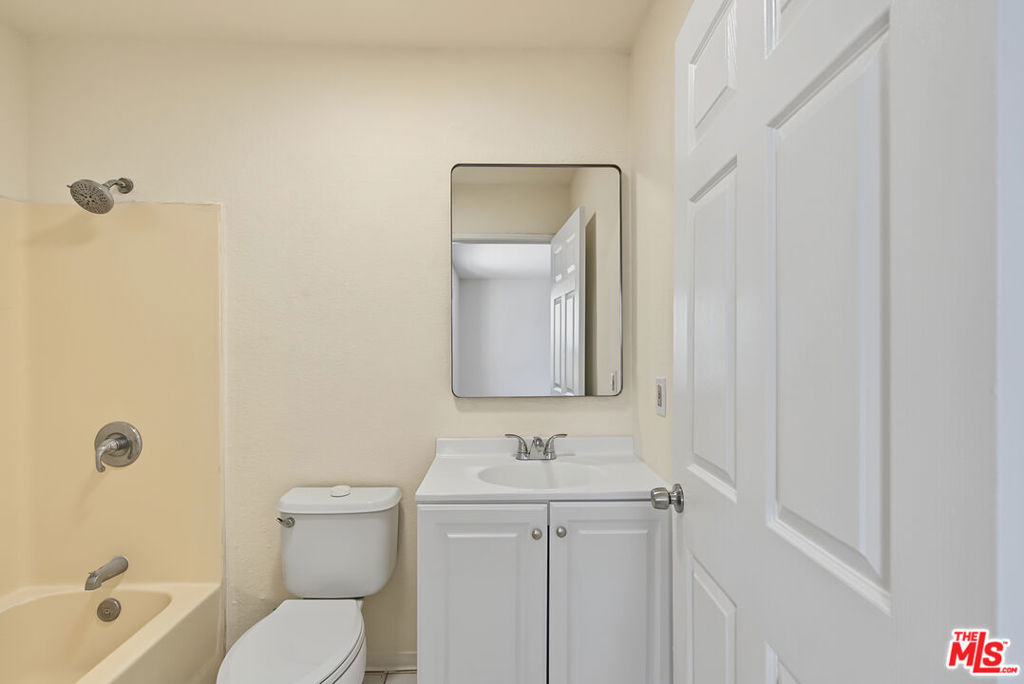 7704 S Grand Avenue Property Photo 38