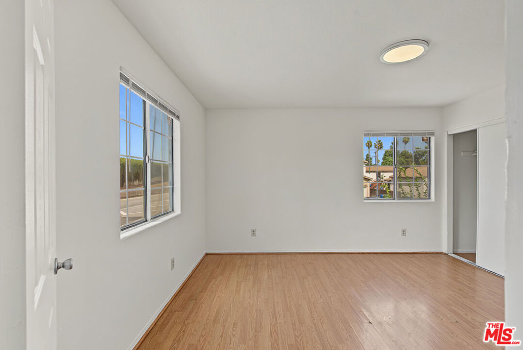 7704 S Grand Avenue Property Photo 44