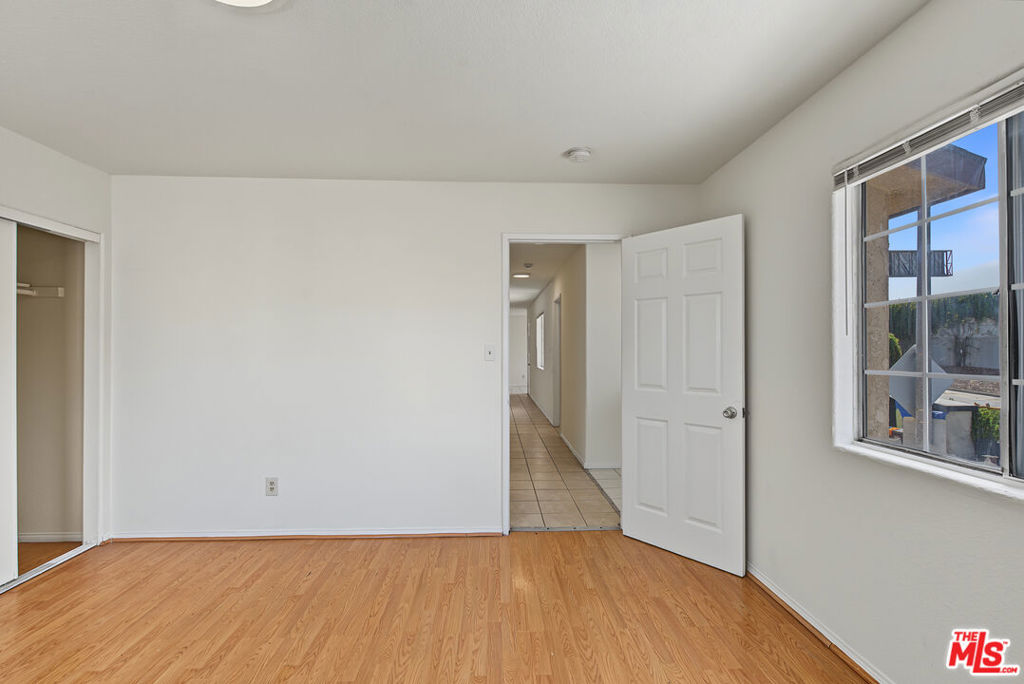 7704 S Grand Avenue Property Photo 45