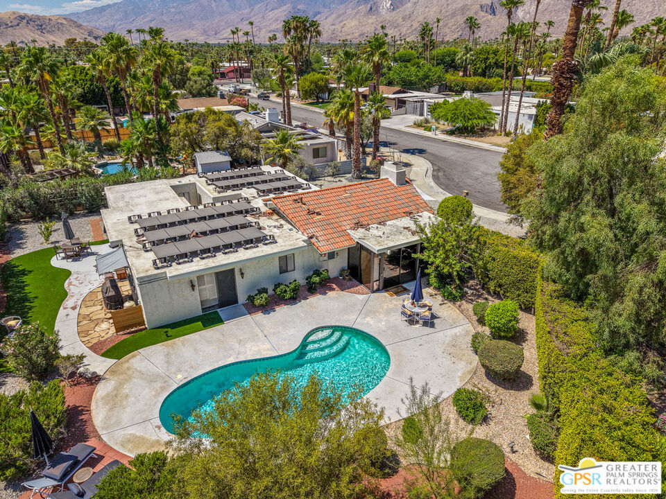 566 N Sunset Way