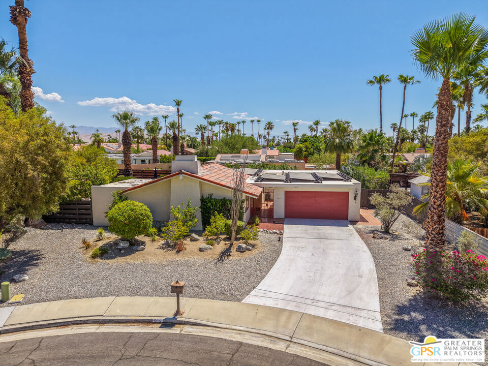 566 N Sunset Way Property Photo 5