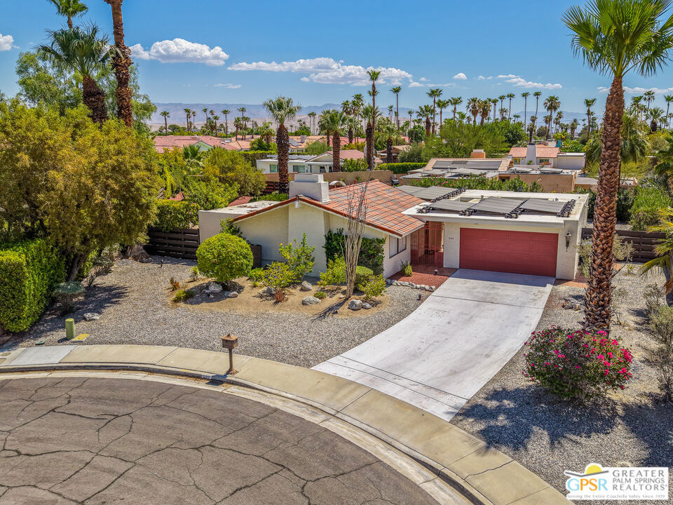 566 N Sunset Way Property Photo 11