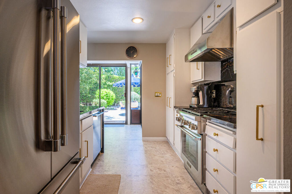 566 N Sunset Way Property Photo 30