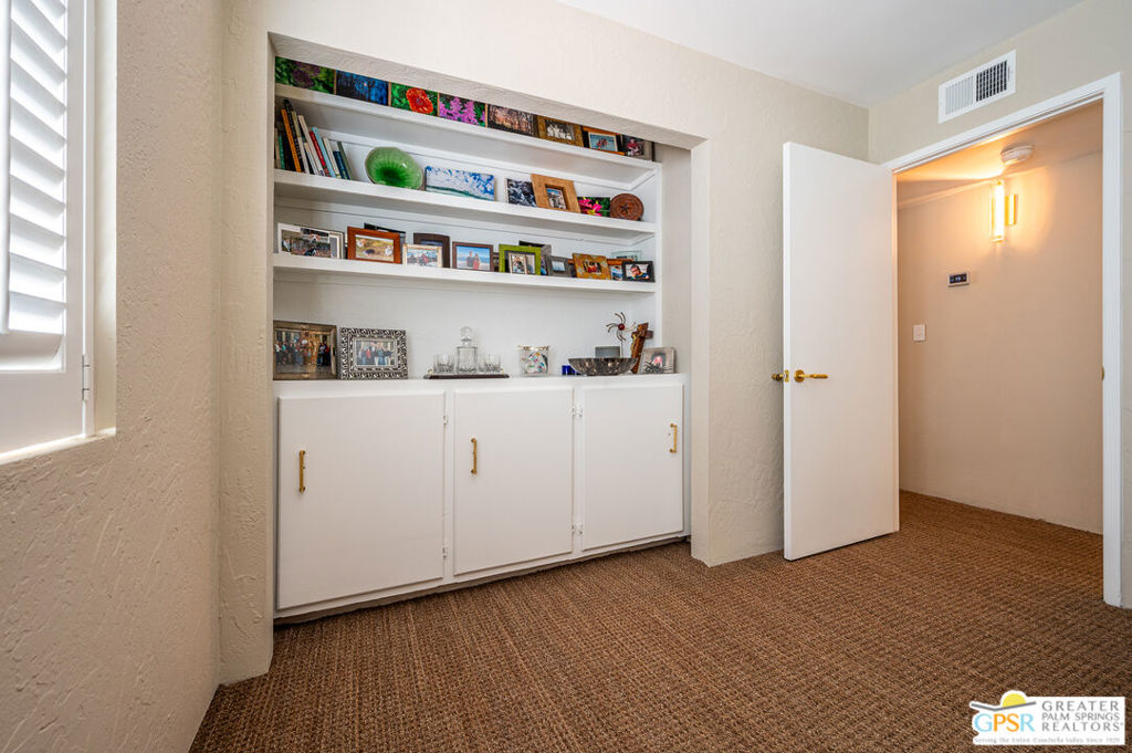 566 N Sunset Way Property Photo 36