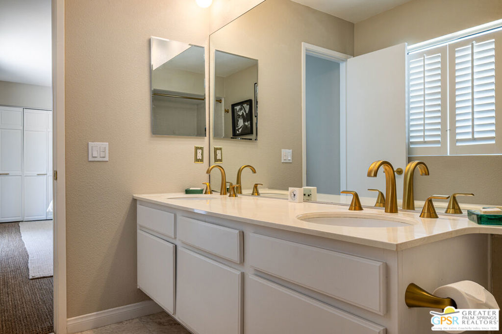 566 N Sunset Way Property Photo 39