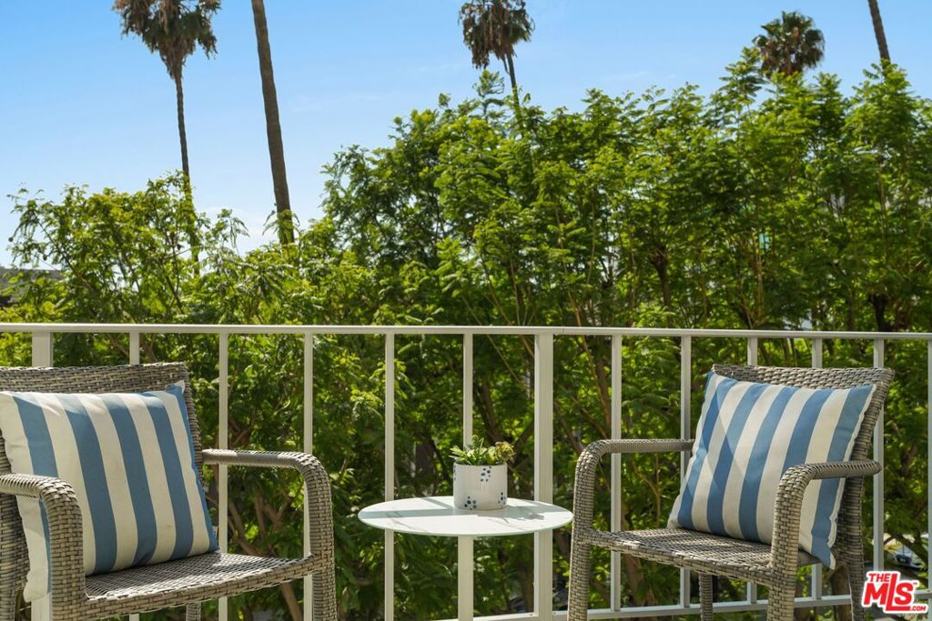 100 S Doheny Drive 402 Property Photo 6