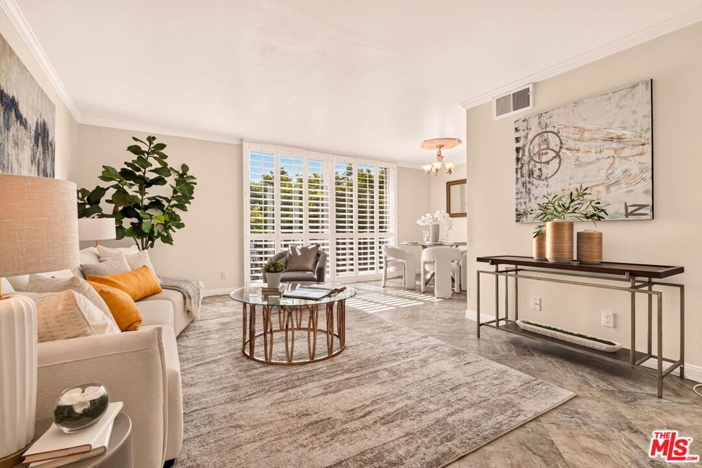 100 S Doheny Drive 402 Property Photo 12