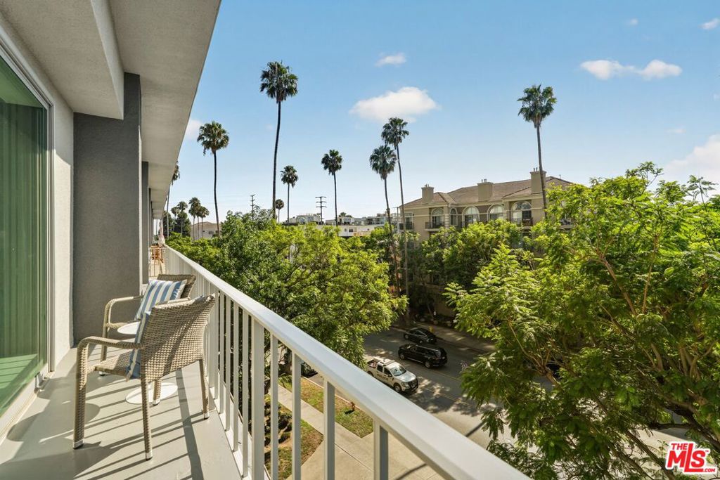 100 S Doheny Drive 402 Property Photo 20