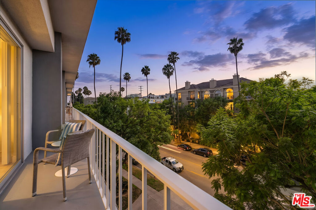 100 S Doheny Drive 402 Property Photo 21