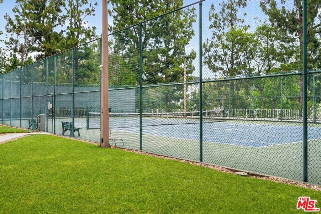 100 S Doheny Drive 402 Property Photo 24