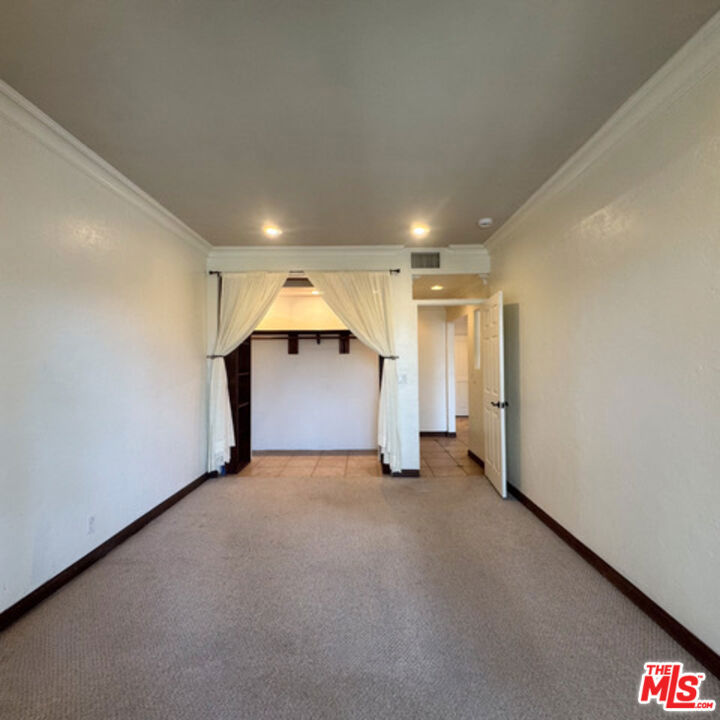 8505 Gulana Avenue 4206 Property Photo 10