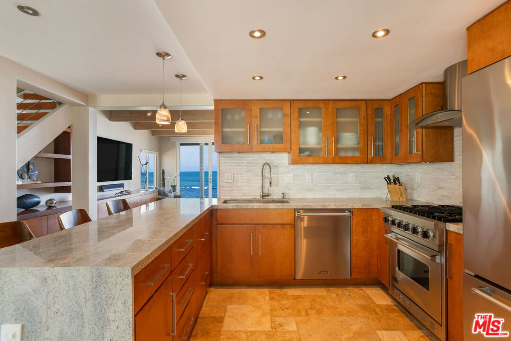 11770 Pacific Coast Highway Q Property Photo 16