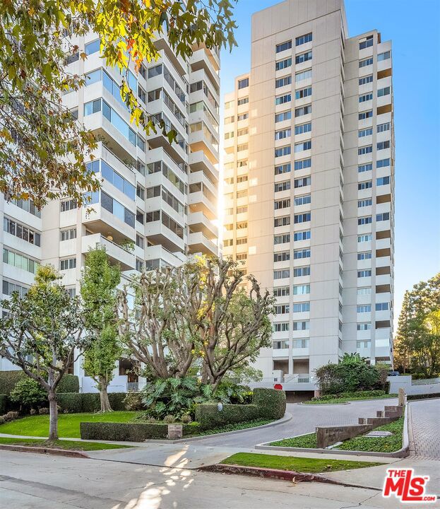 865 Comstock Avenue 4c Property Photo 2