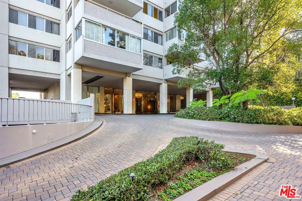 865 Comstock Avenue 4c Property Photo 3